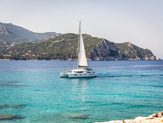 sunrise catamaran excursion privatisee en catamaran sur la cote dazur