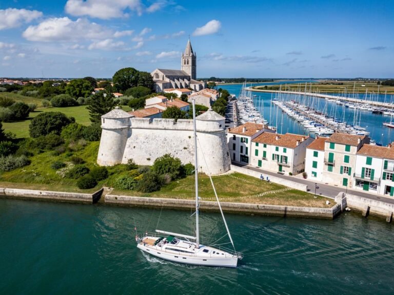 escale a lile de re 2026 guide des ports de saint martin la flotte et ars