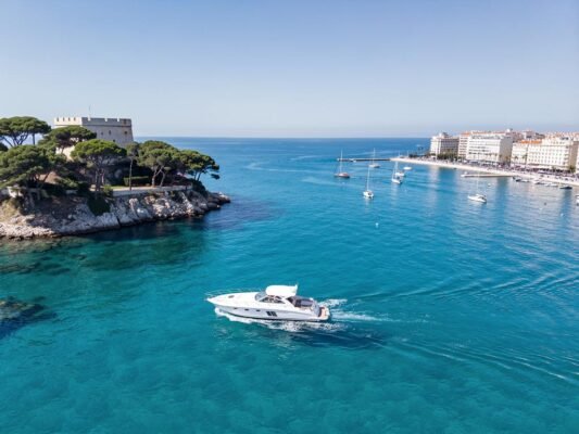 escale en baie de cannes ports mouillage lerins et guide plaisance 2026