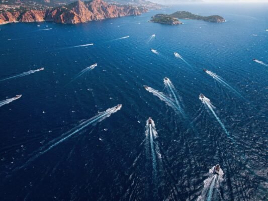 highfield adv 9 le semi rigide crossover de 92 metres qui mise sur laventure hauturiere en 2026