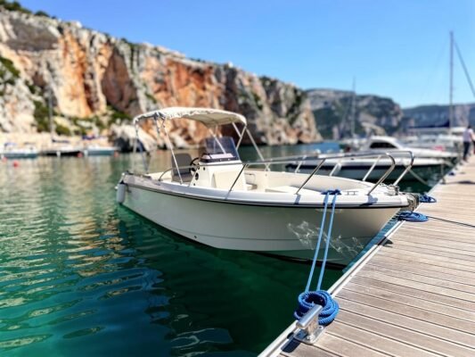 quel budget reel prevoir pour posseder un bateau a moteur en 2026