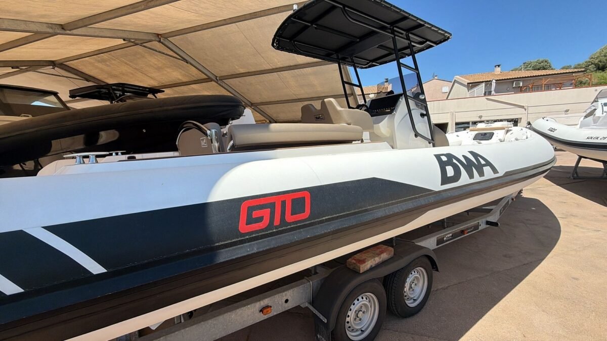 BWA GTO 308 vue latérale tribord — marquage BWA GTO et boudins Fabric Impression Military