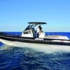 BWA GTO 358 vue latérale tribord en navigation — T-top inox et boudins Carbon