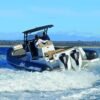 BWA GTO 358 en virage de poupe — bimoteur Honda BF250 V6 en navigation dynamique