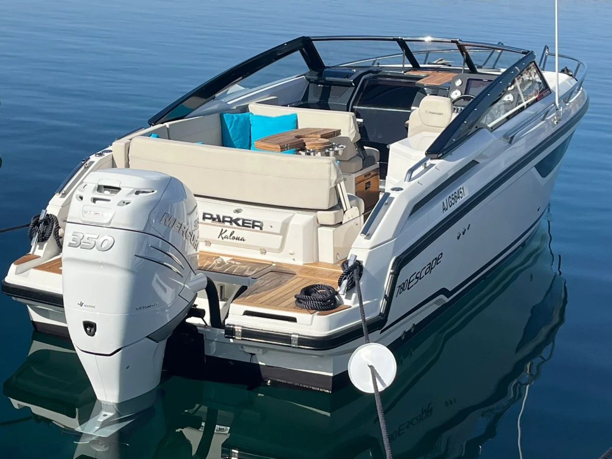 Parker 780 Escape vue arrière avec moteur Mercury Verado L 6 350 CV et plateformes teck Parker 780 Escape vue arrière avec moteur Mercury Verado L.6 350 CV et plateformes teck