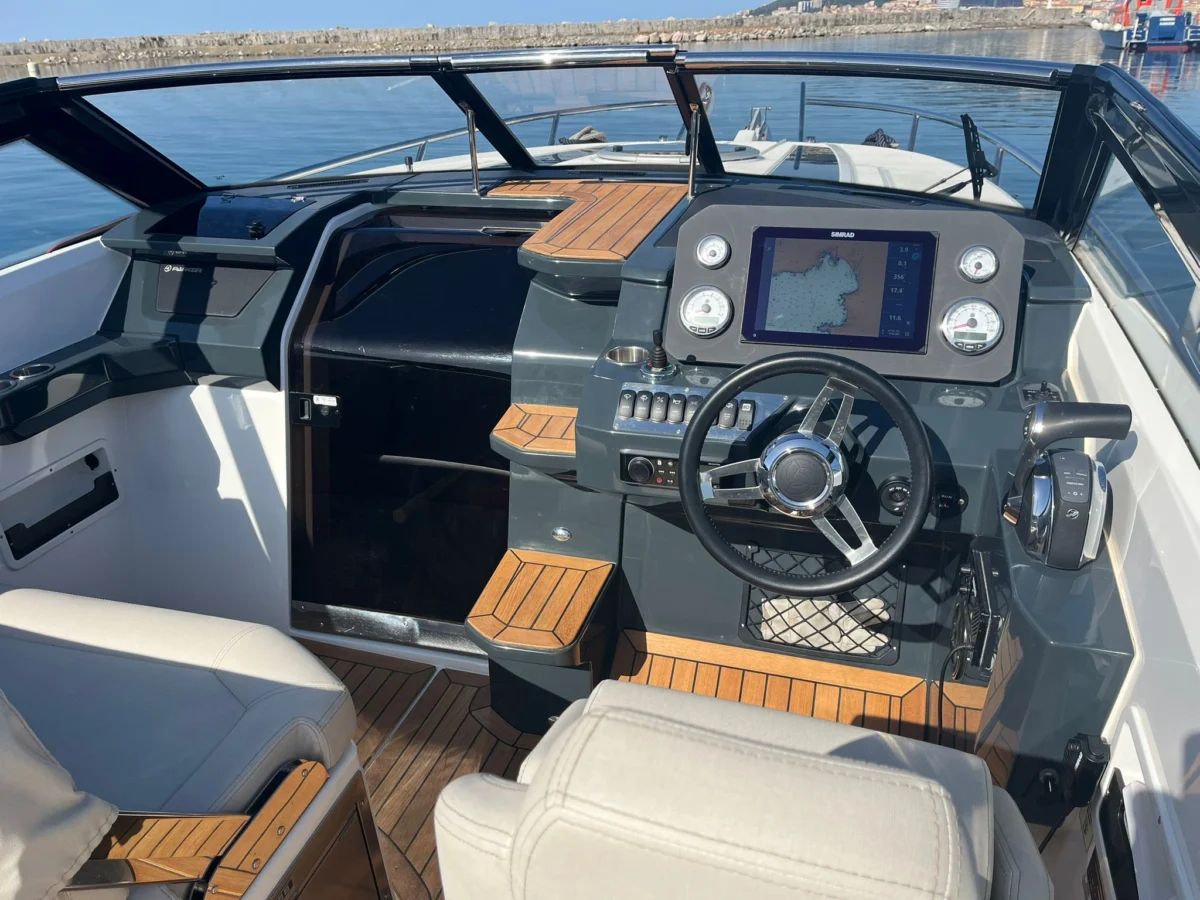 Parker 780 Escape cockpit complet avec console de pilotage et sièges Parker Parker 780 Escape cockpit complet avec console de pilotage et sièges Parker