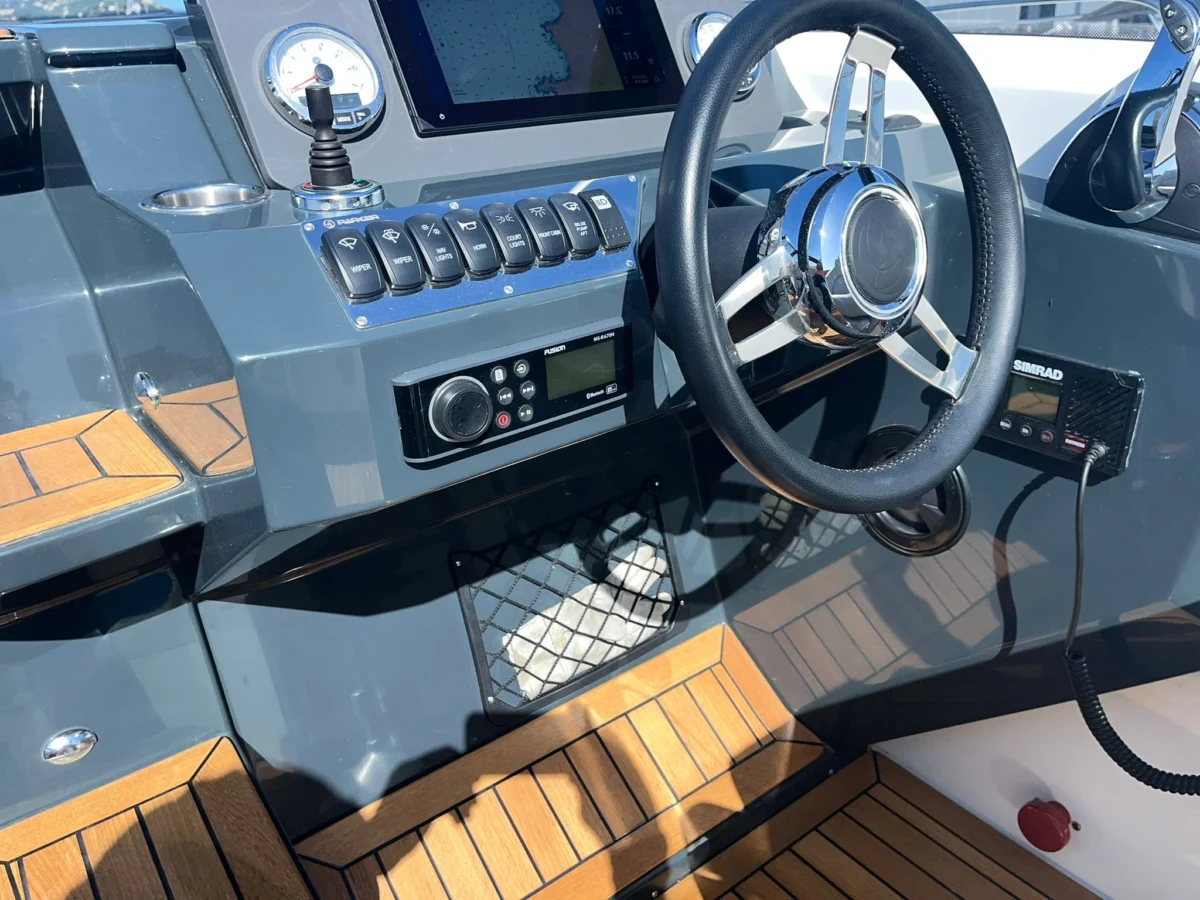 Parker 780 Escape volant Parker avec commande joystick Mercury et radio Fusion MS RA70N Parker 780 Escape volant Parker avec commande joystick Mercury et radio Fusion MS-RA70N