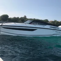 Parker 780 Escape vue latérale tribord en navigation — day cruiser sportif 8.80m