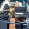Parker 780 Escape vue plongeante du cockpit avec banquettes en U et table teck centrale Parker 780 Escape vue plongeante du cockpit avec banquettes en U et table teck centrale