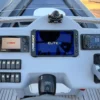 Sea Water Smeralda 270T console de pilotage avec GPS Lowrance Elite FS, écran Yamaha et système audio Kicker Sea Water Smeralda 270T console de pilotage avec GPS Lowrance Elite FS, écran Yamaha et système audio Kicker
