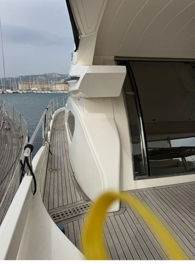 Pearl 55/60 profil extérieur — ligne flybridge