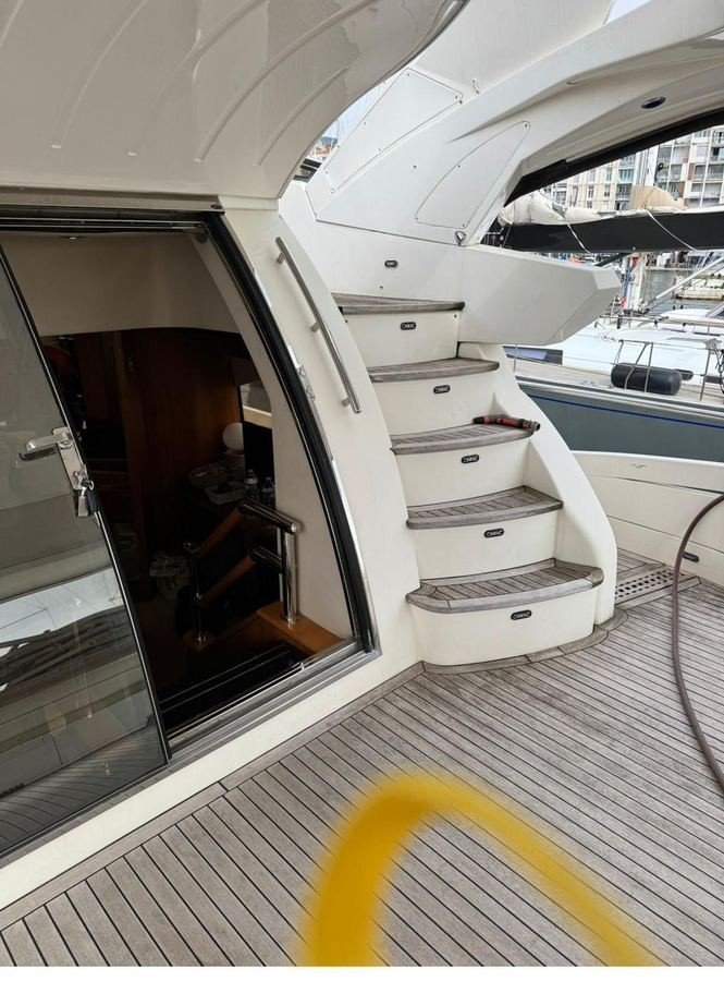 Pearl 55/60 passerelle bâbord et superstructure