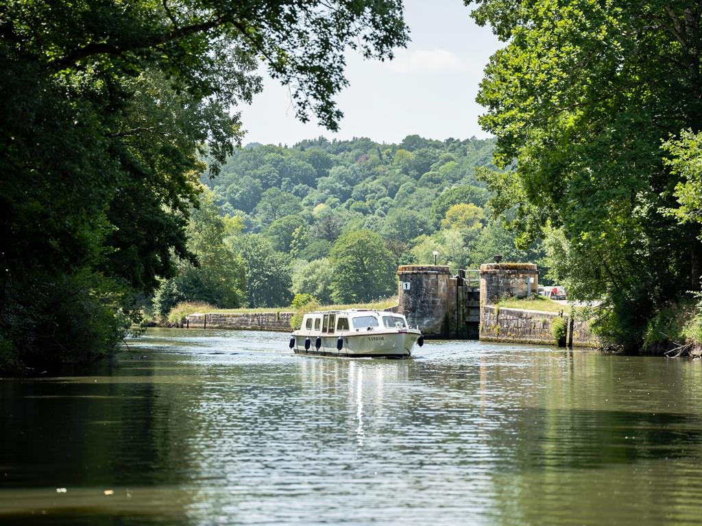 canal du nivernais en bateau le plus beau canal pour les vacances fluviales