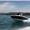 Compass 190 CC en navigation, vue de profil sur l'eau