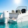 Pacific Craft 695 Open neuf vue de trois quarts arrière sur l'eau