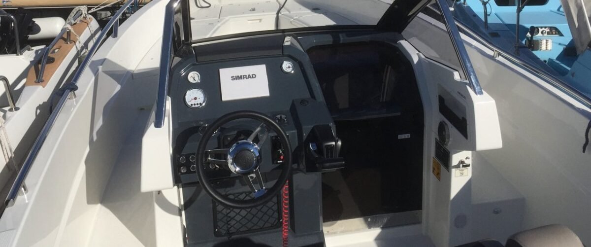 Parker 690 Sport console de pilotage déportée avec électronique Simrad