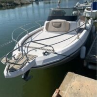 Ranieri Next 220 SH vue latérale tribord à quai — profil