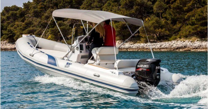 Tiger Marine Open 600 semi-rigide vue latérale en navigation