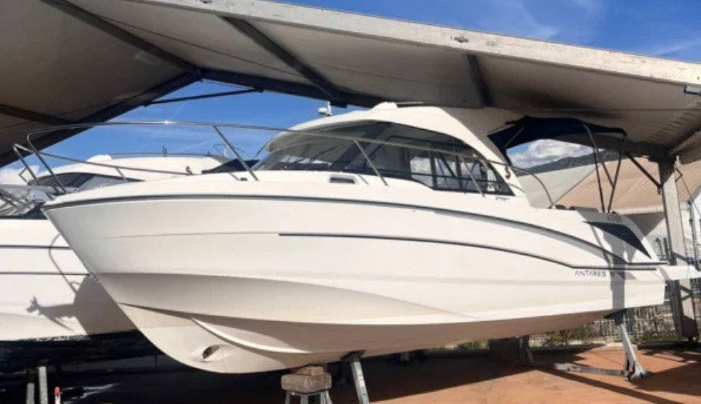Beneteau Antares 8 - bateau à moteur