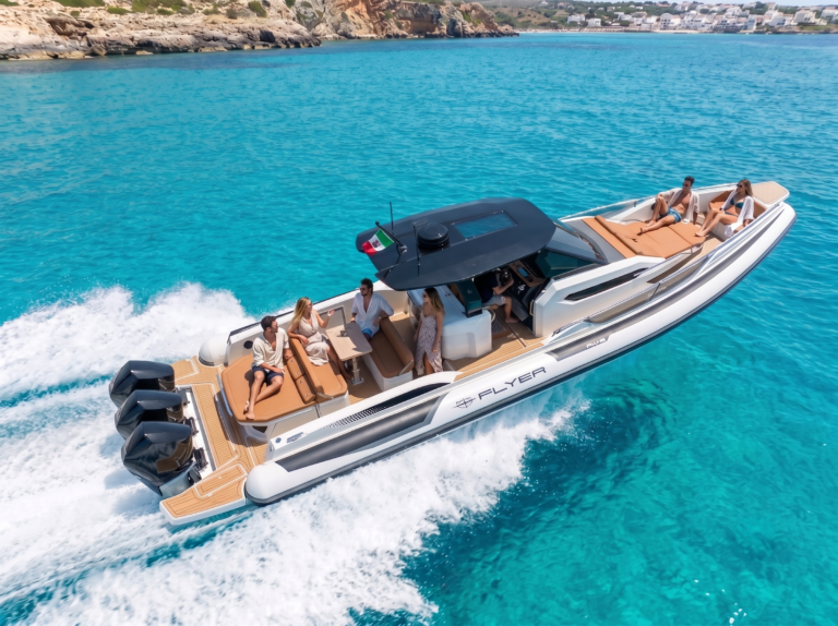 Flyer F45 : le vaisseau amiral qui redéfinit le maxi-RIB habitable de luxe