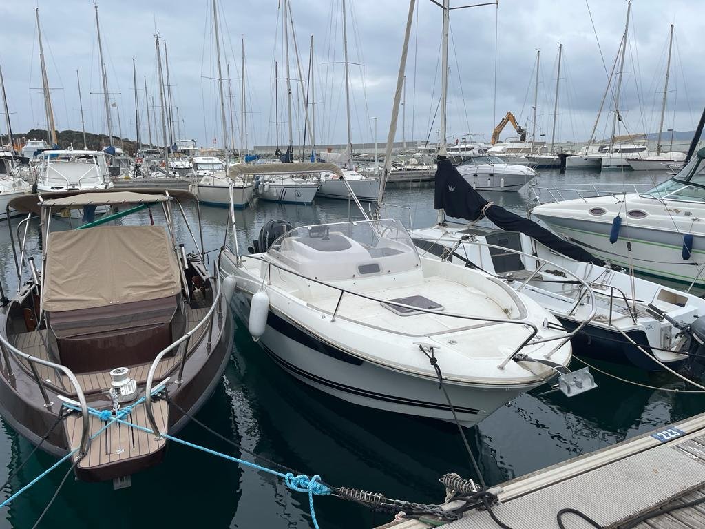 Jeanneau Cap Camarat 7.5 WA - bateau à moteur