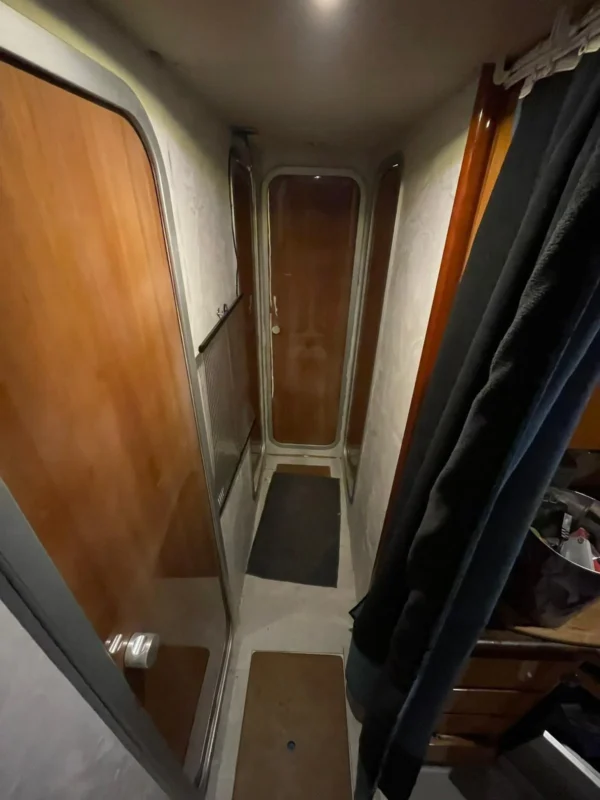 Azimut 43 Fly coursive et acces cabines