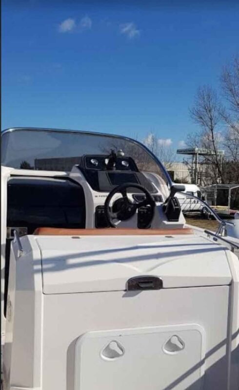 Ranieri Shadow 24 - bateau à moteur
