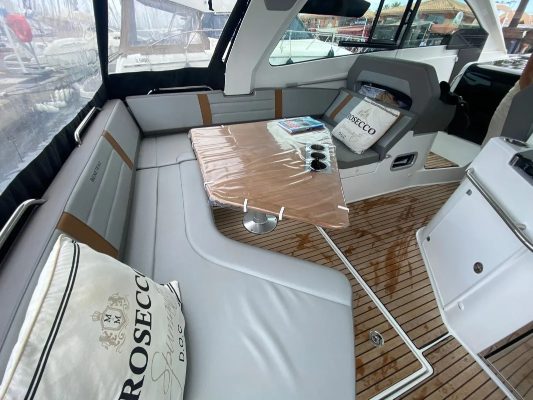 Beneteau Gran Turismo 32 profil, coque polyester Airstep