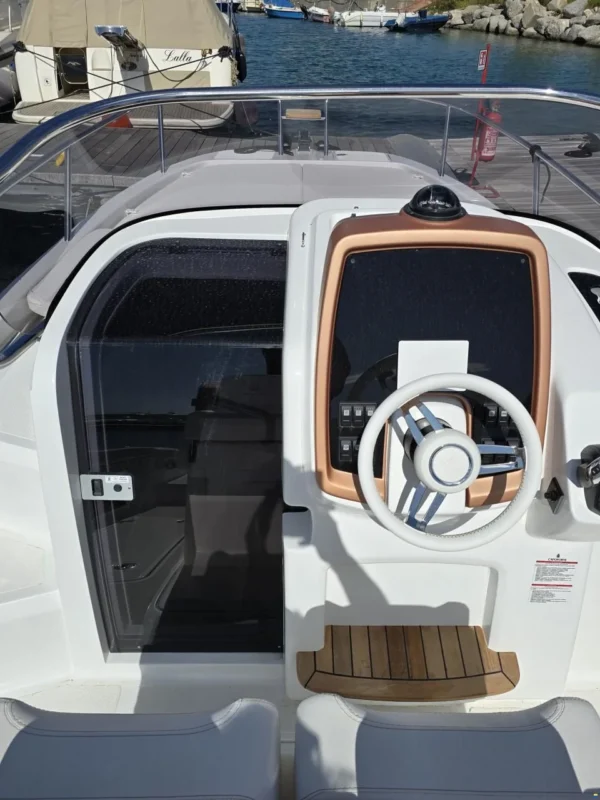 Capoforte CX 240 Summer Edition 2026 acces cabine et console
