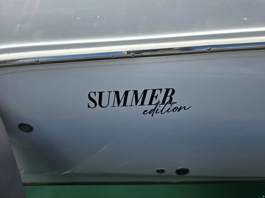 Capoforte CX 240 Summer Edition 2026 marquage Summer Edition sur bordé