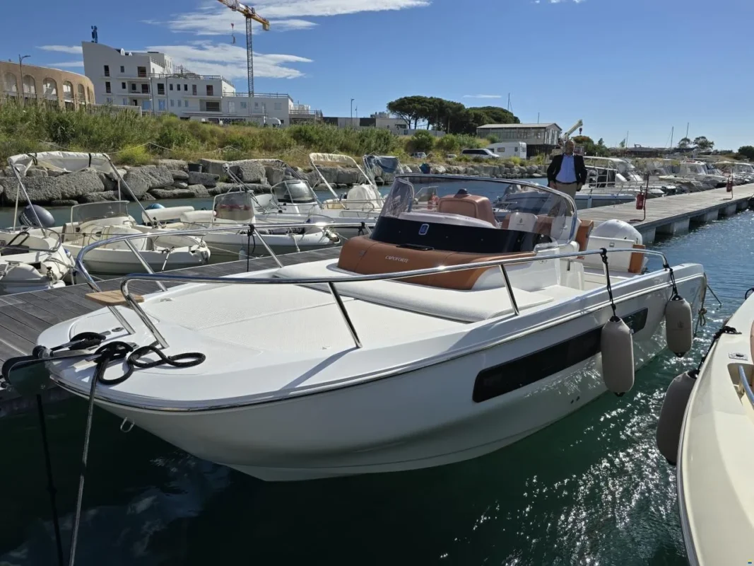 Capoforte CX 240 Summer Edition 2026 profil et etrave