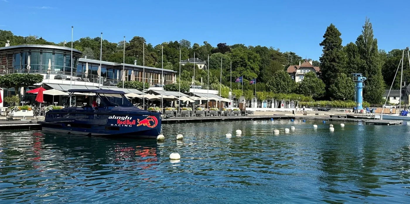 De Antonio D37 Alinghi Red Bull Racing vue d ensemble