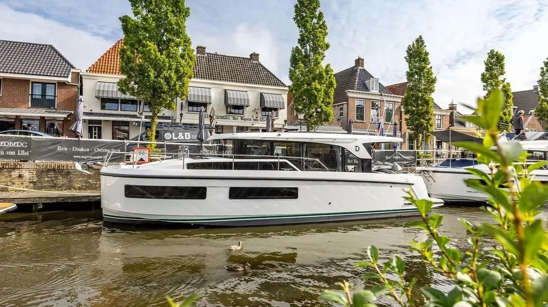 Delphia 11 Sedan - bateau à moteur