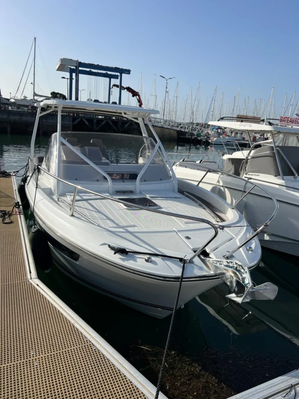 Jeanneau Cap Camarat 9.0 WA 2021 proue et pont avant
