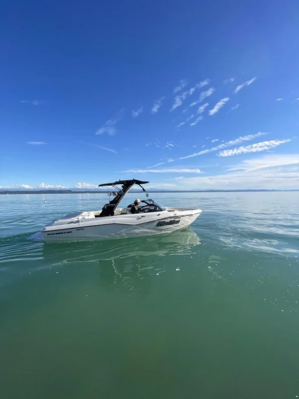 Malibu Wakesetter 22 LSV 2024 cockpit ouvert