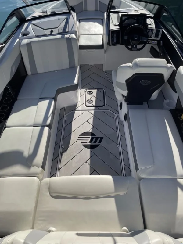 Malibu Wakesetter 22 LSV 2024 détail tour et racks