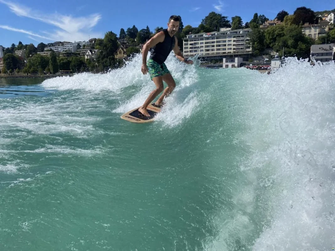Malibu Wakesetter 22 LSV 2024 tableau arrière et surf gate