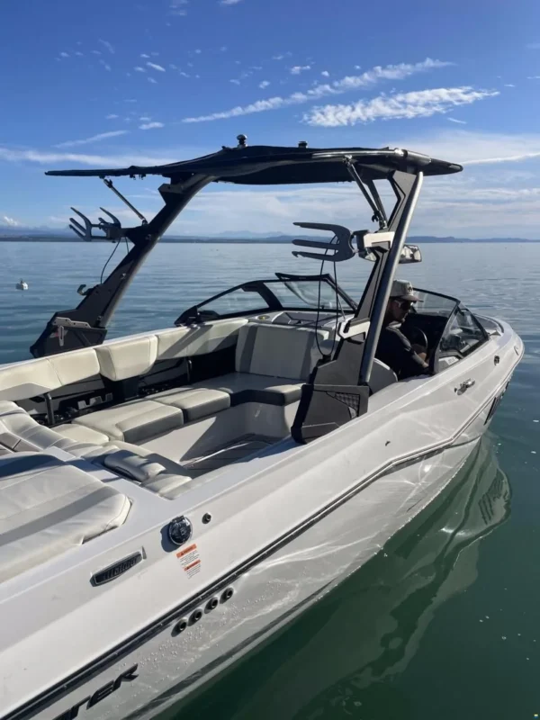 Malibu Wakesetter 22 LSV 2024 vue à l'eau