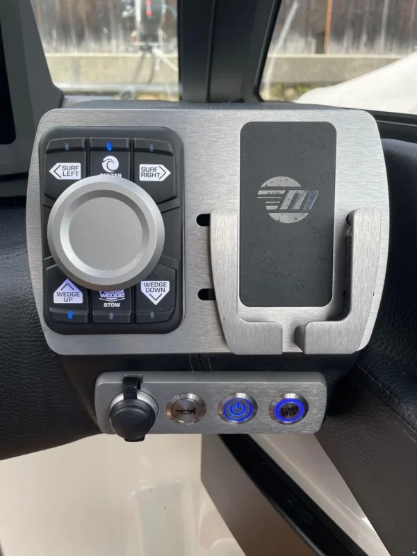 Malibu 23 LSV Wakesetter 2024 siège pilote coulissant et pivotant