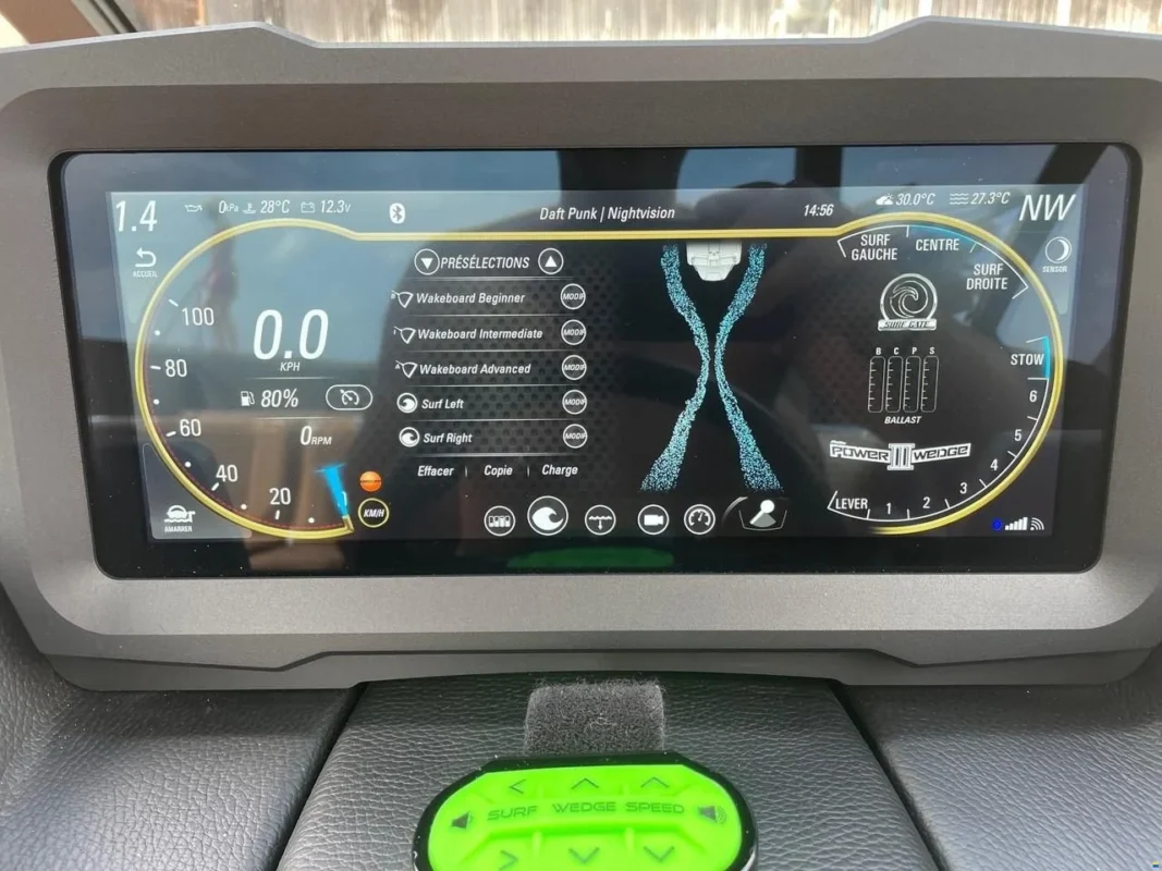 Malibu 23 LSV Wakesetter 2024 interface MDC préréglages wakeboard et wakesurf