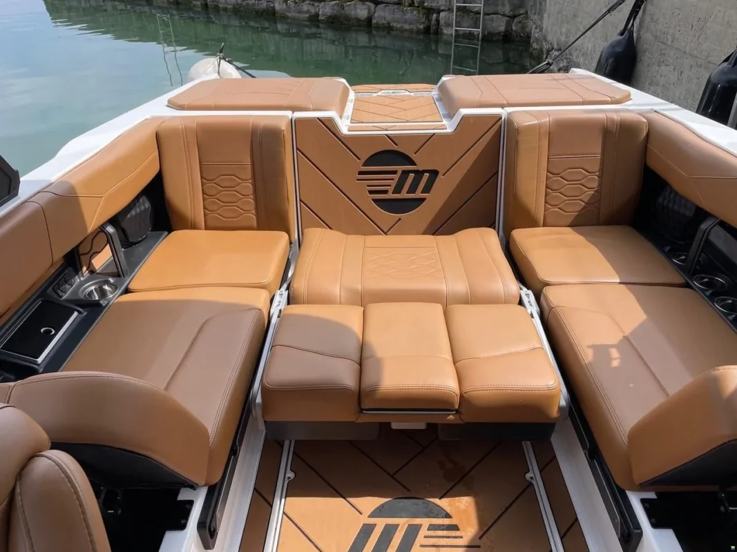 Malibu 23 LSV Wakesetter 2024 sound system amplifié sur tour de wake