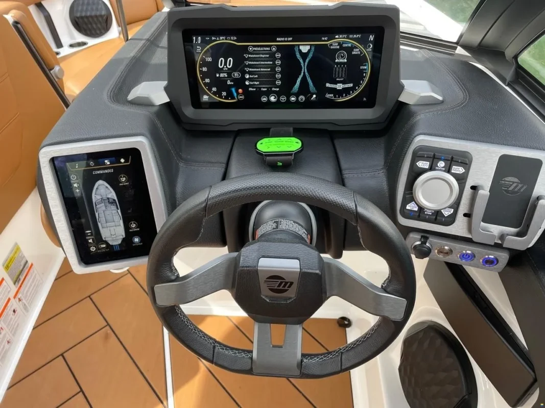 Malibu 23 LSV Wakesetter 2024 sport dash avec joystick et chargeur induction