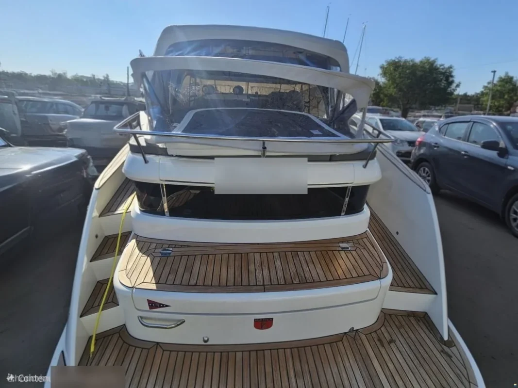 Marex 320 Aft Cabin Cruiser 2024 tableau arrière avec plage de bain en teck