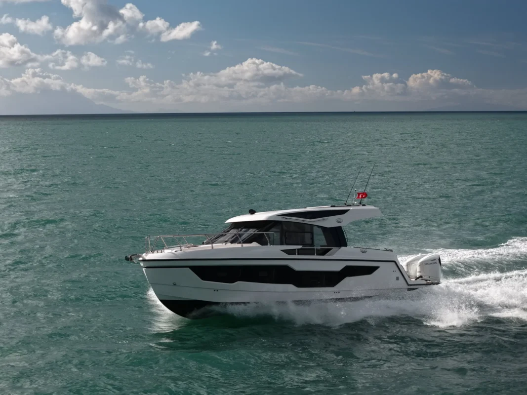 Sancak Yat SVT-10.50 Solara-35 - bateau à moteur