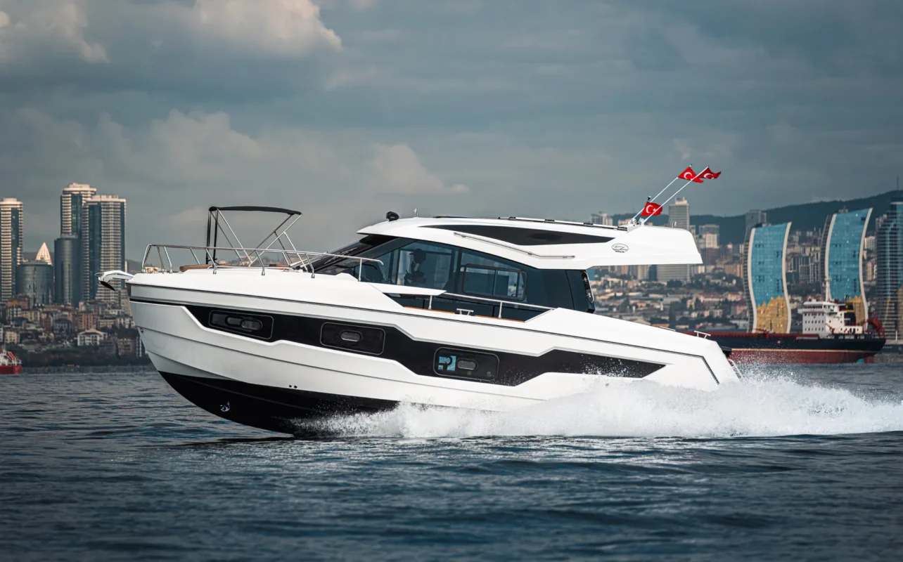 Sancak Yat SVT-11.95 Solara-40 profil, coque polyester 11,95 m