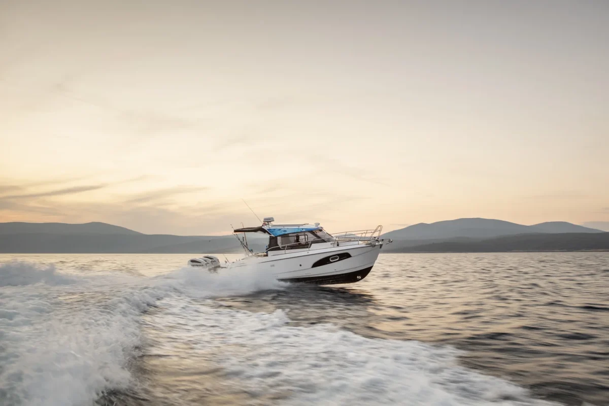 Sancak Yat SVT-7.20 Aegean cockpit avec banquettes convertibles