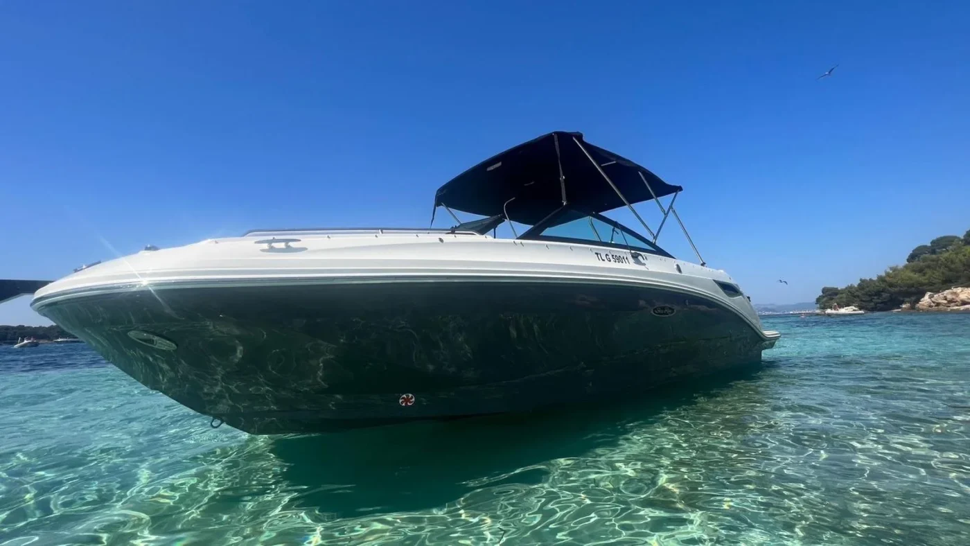 Sea Ray SDX 250 OB 2023 etrave et ligne de coque