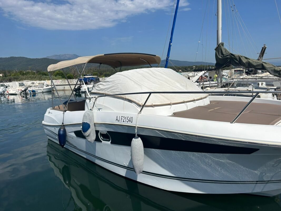 Jeanneau Cap Camarat 9.0 WA - bateau à moteur
