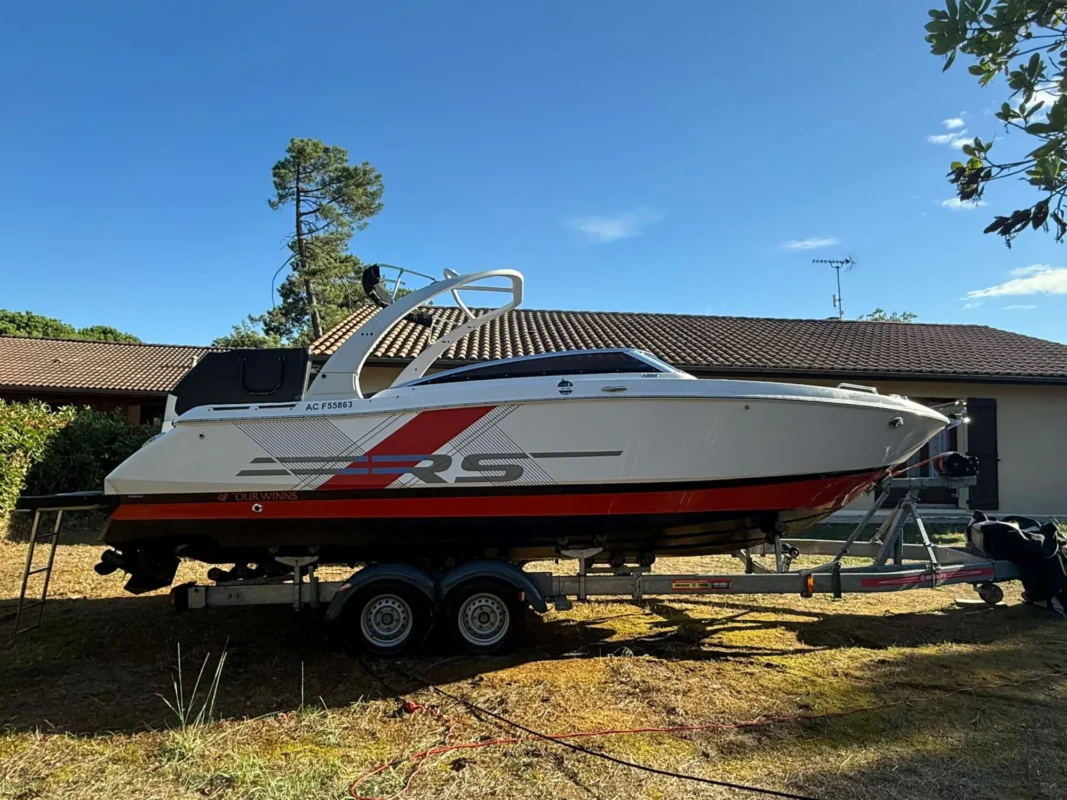 Four Winns HORIZON 260 RS - bateau à moteur
