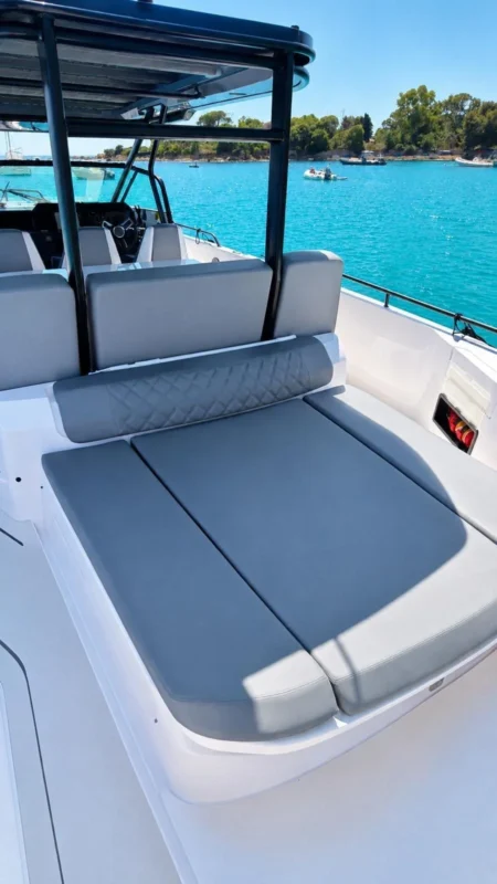 Axopar 37 Sun-Top bain de soleil arrière